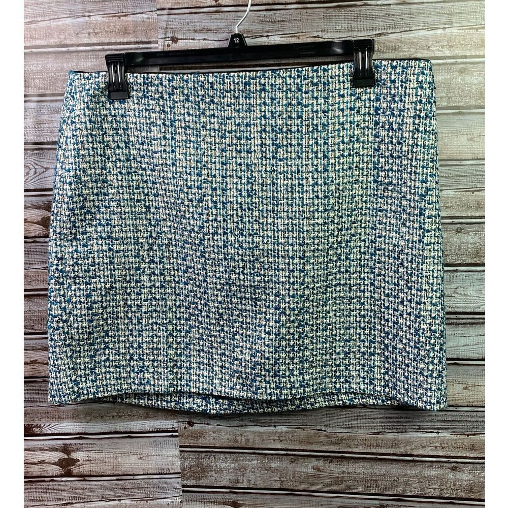 WHITE  HOUSE BLACK MARKET MINI SKIRT